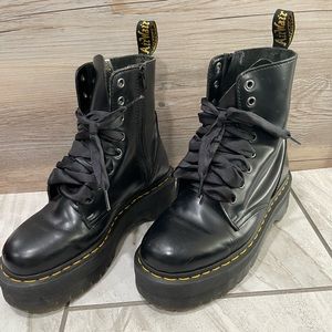 DR. MARTENS MOLLY PLATFORM BOOT, Size 7